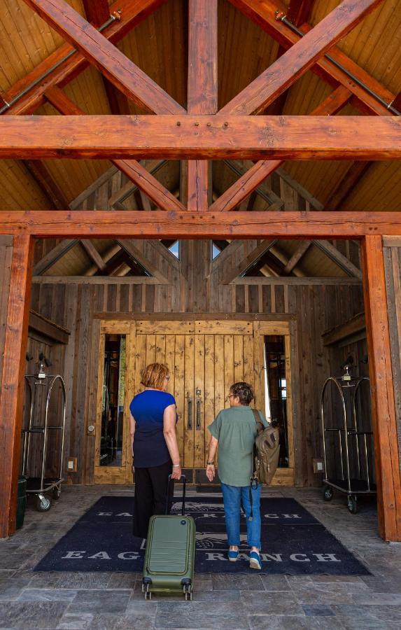 Headwaters Lodge At Eagle Ranch Resort Invermere Buitenkant foto