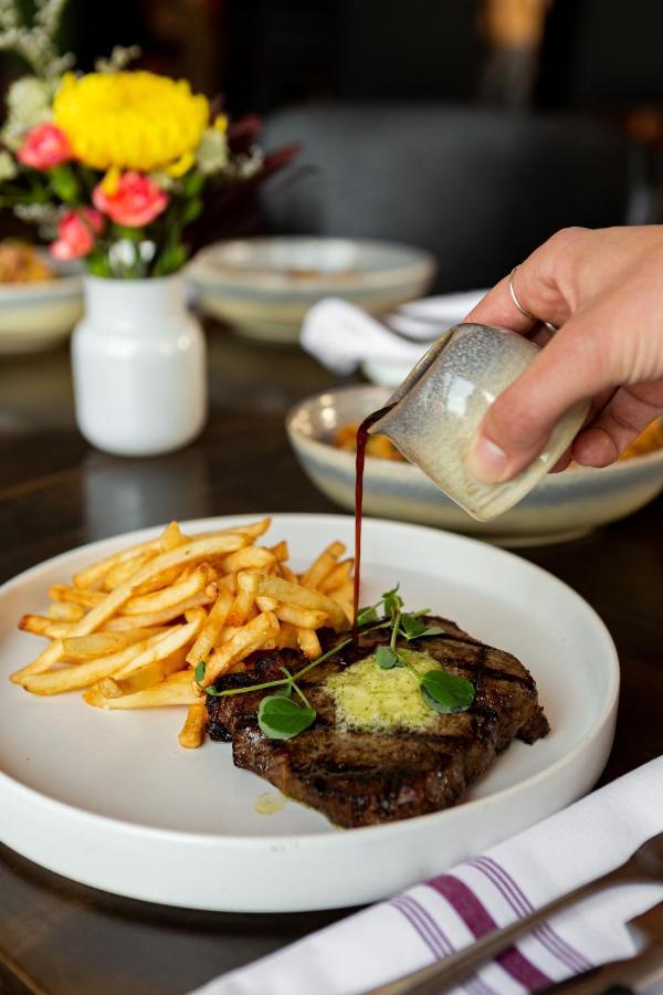 Headwaters Lodge At Eagle Ranch Resort Invermere Buitenkant foto